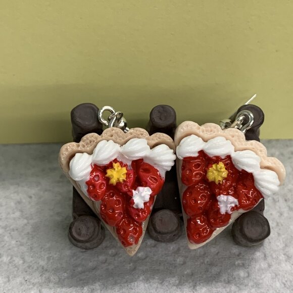 Pie Earring, Strawberry Earring, Strawberry Pie Earring, Fruit Earring, Gift - Picture 5 of 7